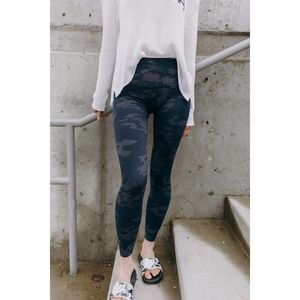 SPANX Leggings Medium Black Camo Print High Rise Seamless Look at Me Now